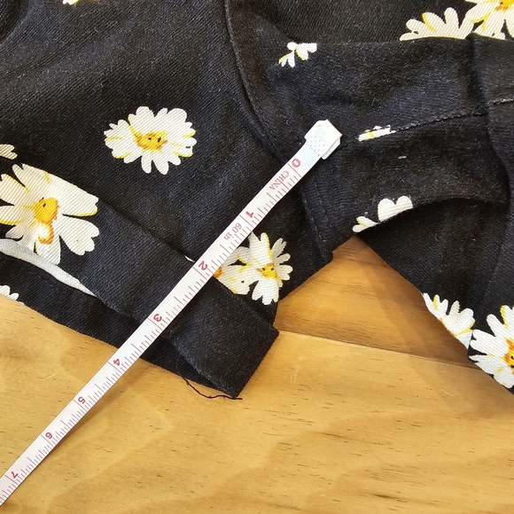 Forever 21 Daisy 3" shorts Size 16 - Picture 5 of 5